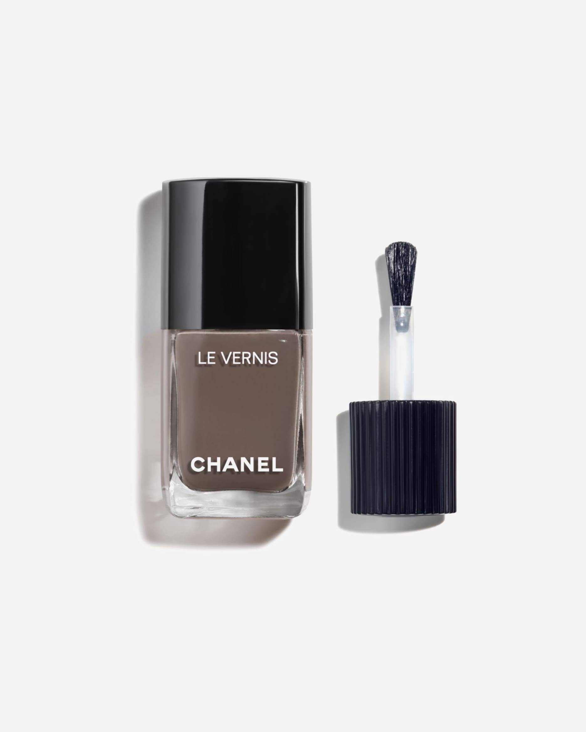Лак для ногтей Le vernis nail polish Chanel, nr. 133 duelliste, 13 мл
Лак для ногтей Le vernis nail polish Chanel, nr. 133 duelliste, 13 мл
