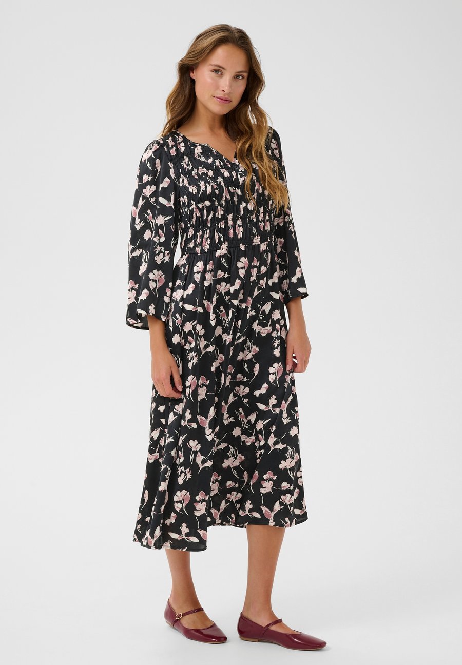 Платье Kaffe KAMAGDA, Black Light Purple Flowers/Blue
Платье Kaffe KAMAGDA, Black Light Purple Flowers/Blue
