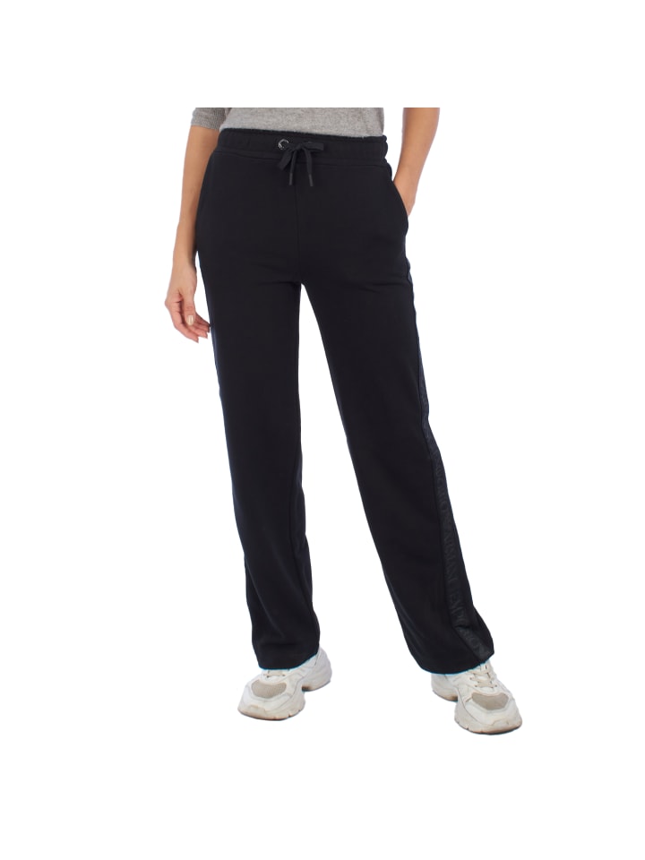 Черные спортивные штаны Emporio Armani
Черные спортивные штаны Emporio Armani