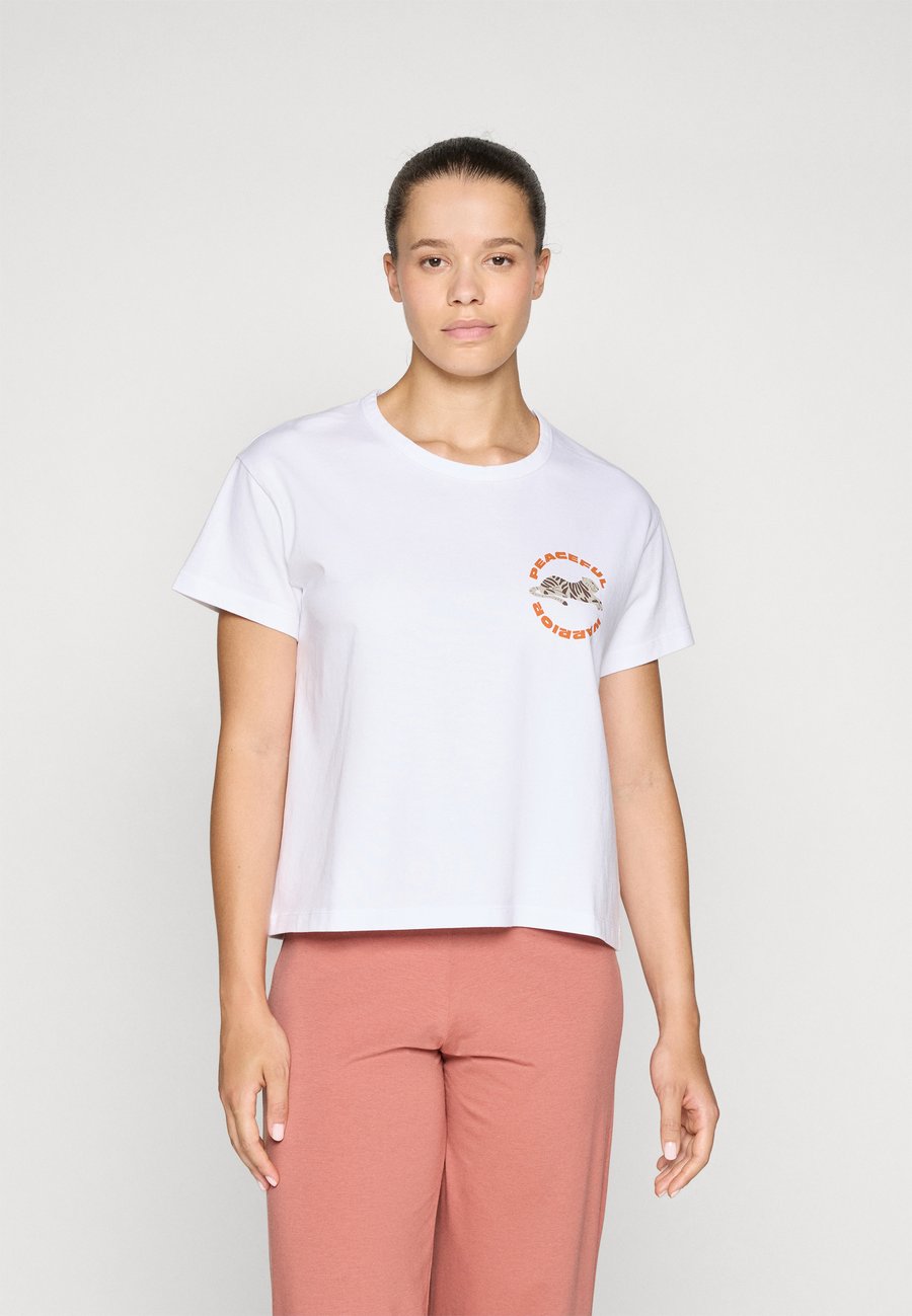 Футболка Yogasearcher BIOPEACE, White, Белый, Футболка Yogasearcher BIOPEACE, White
Футболка Yogasearcher BIOPEACE, White, Белый, Футболка Yogasearcher BIOPEACE, White