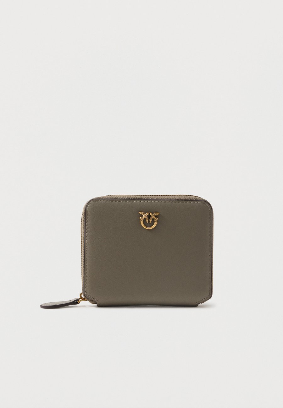 Кошелек Pinko TAYLOR ZIP AROUND, Noce/Gold-Coloured/Taupe
Кошелек Pinko TAYLOR ZIP AROUND, Noce/Gold-Coloured/Taupe