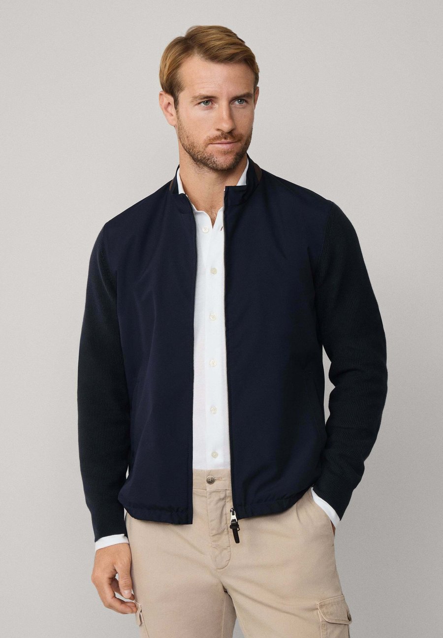 Куртка Hackett London FZIP HYB, Midnight Blue/Blue
Куртка Hackett London FZIP HYB, Midnight Blue/Blue