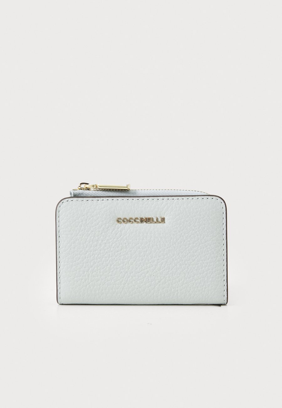 Кошелек Coccinelle Wallet, Snow/Cogn/Noir/Off-White
Кошелек Coccinelle Wallet, Snow/Cogn/Noir/Off-White