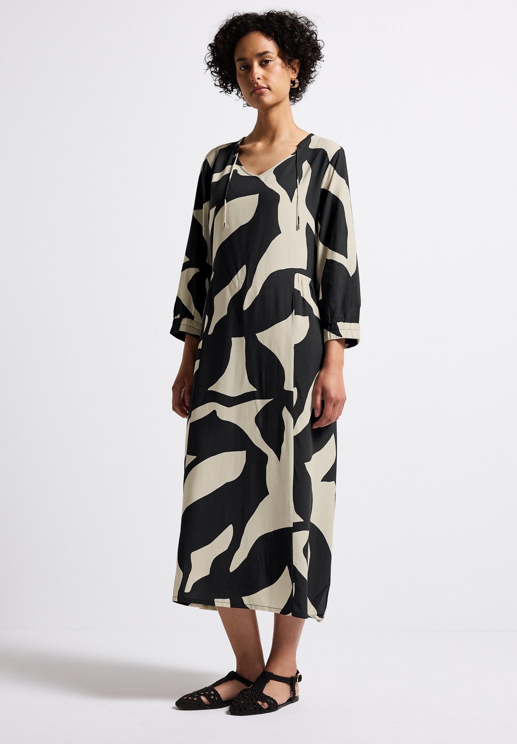 Повседневное платье GEMUSTERTES MIDI Street One, металлик серый
Повседневное платье GEMUSTERTES MIDI Street One, металлик серый