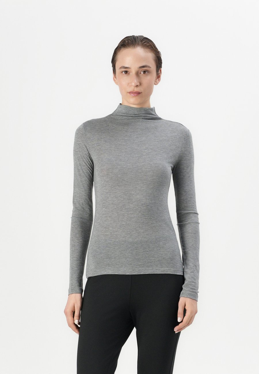 Топ Calvin Klein Long sleeved top, Medium Grey Heather/Grey
Топ Calvin Klein Long sleeved top, Medium Grey Heather/Grey