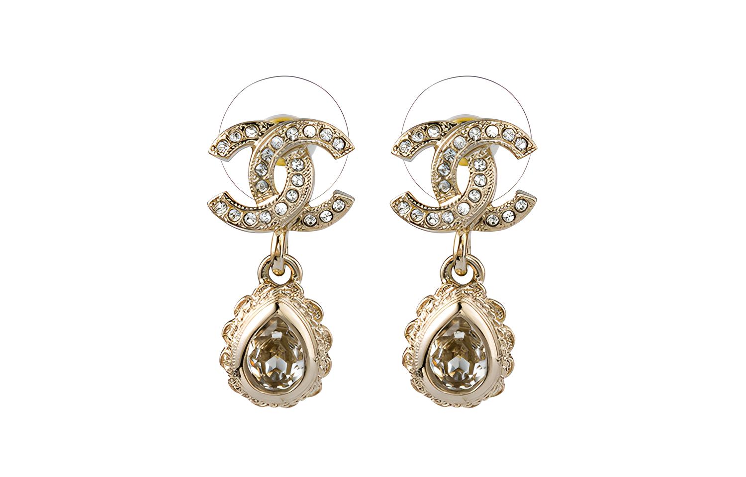 Сережки-подвески с логотипом Cc CHANEL, золото
Сережки-подвески с логотипом Cc CHANEL, золото