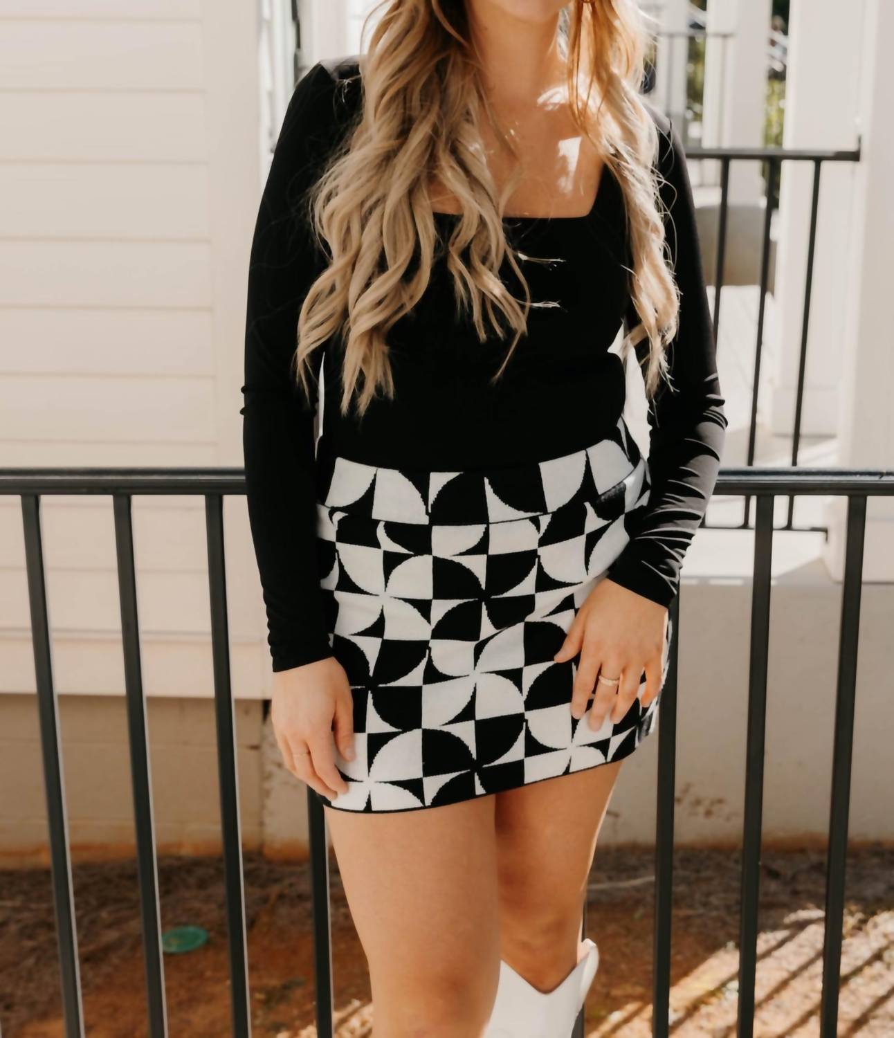 Типпи юбка в черном цвете Show Me Your Mumu
Типпи юбка в черном цвете Show Me Your Mumu