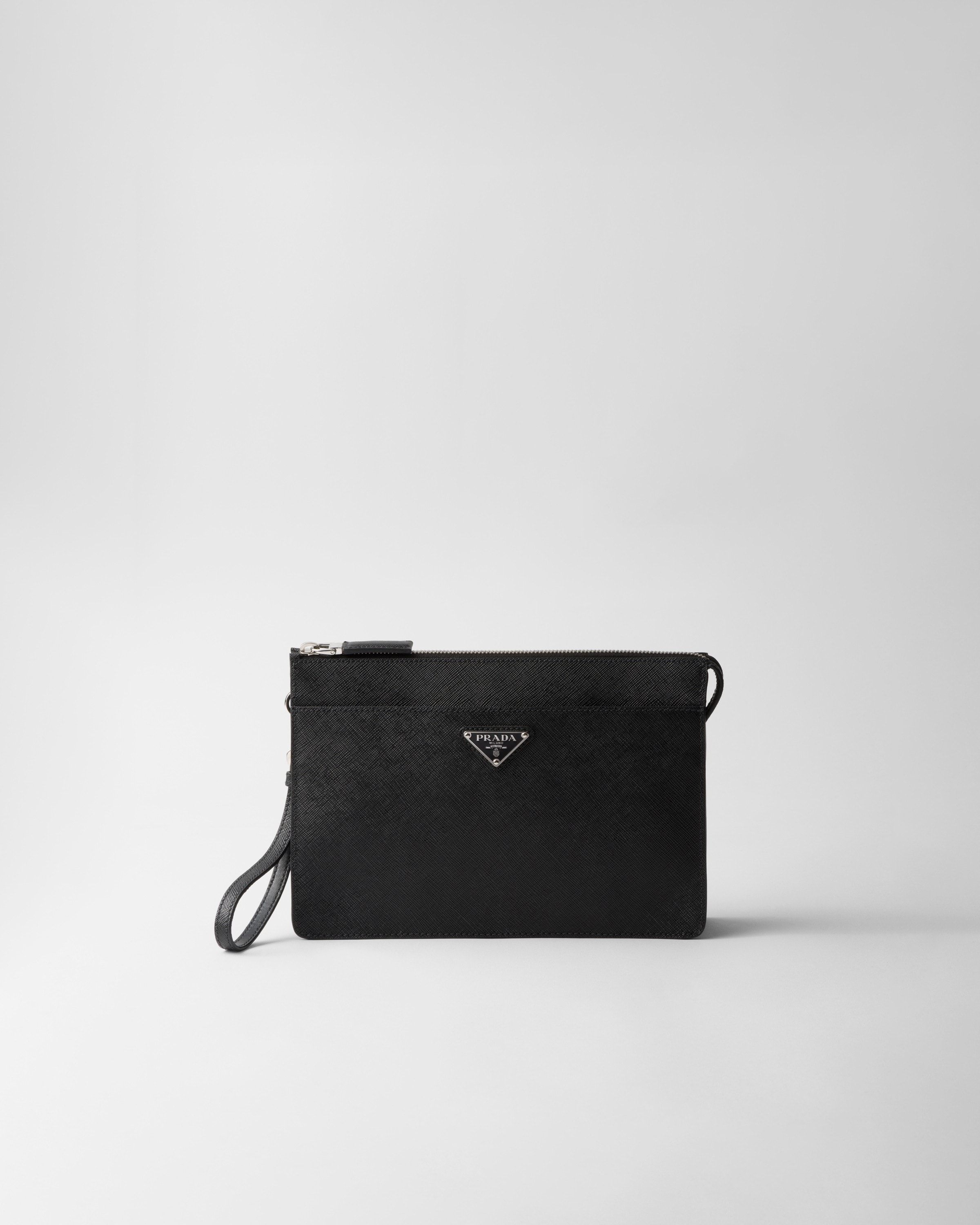 Кожаный клатч из сафьяновой кожи Prada, черный
Кожаный клатч из сафьяновой кожи Prada, черный