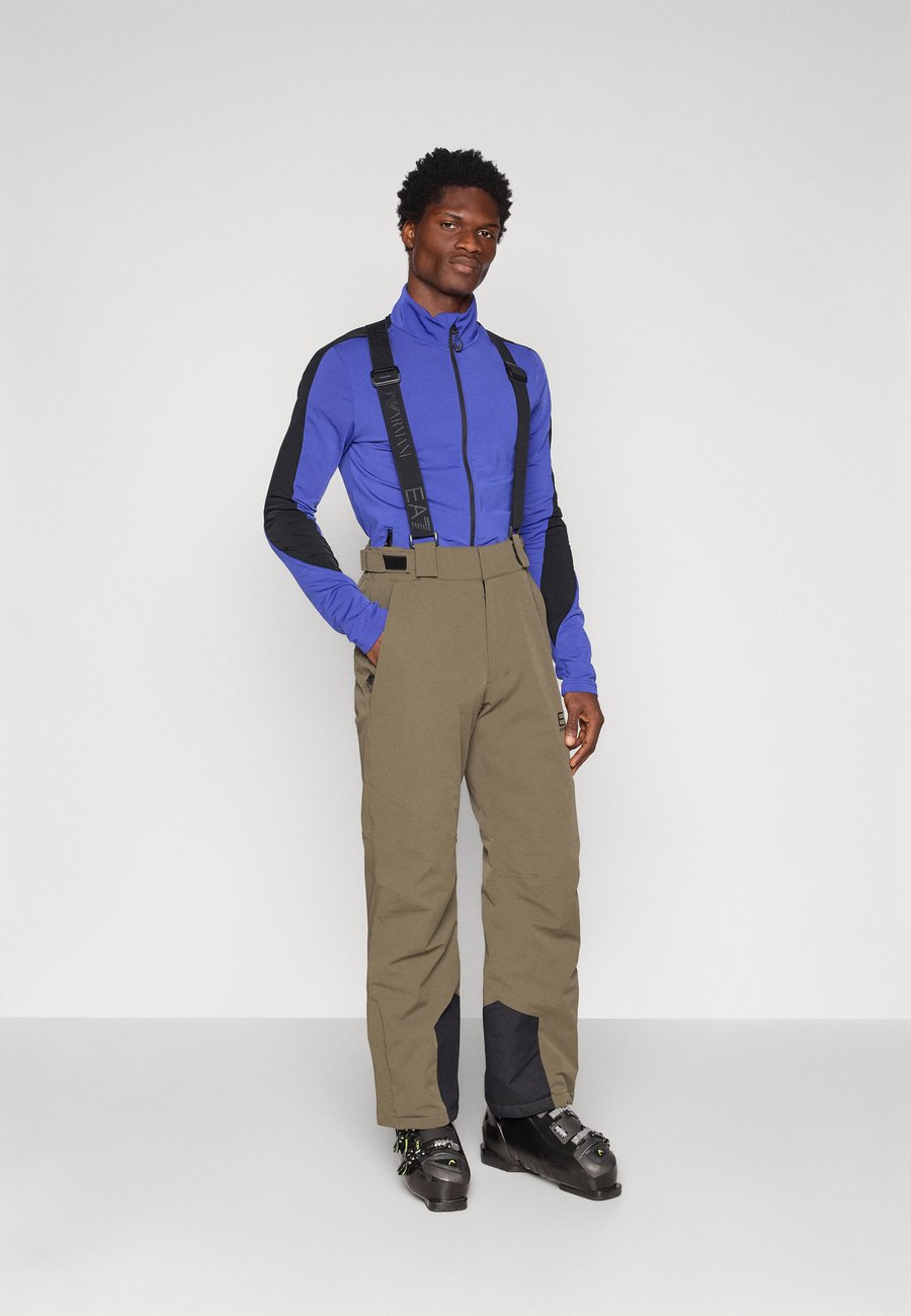 Лыжные брюки EA7 Emporio Armani KITZBUHEL PANT, Grape Leaf/Olive
Лыжные брюки EA7 Emporio Armani KITZBUHEL PANT, Grape Leaf/Olive
