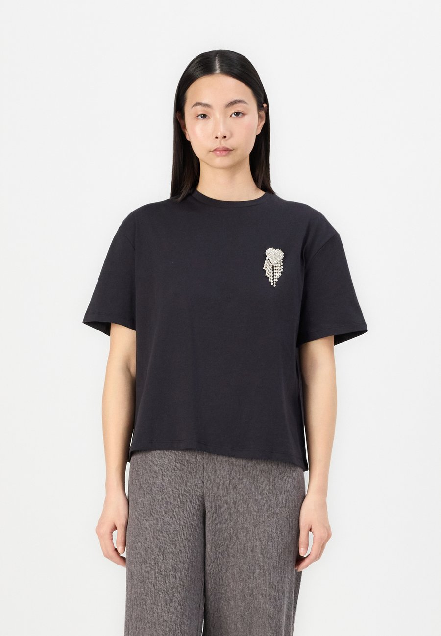 Футболка ONLY ONLVITA TEE, Black, Черный, Футболка ONLY ONLVITA TEE, Black
Футболка ONLY ONLVITA TEE, Black, Черный, Футболка ONLY ONLVITA TEE, Black