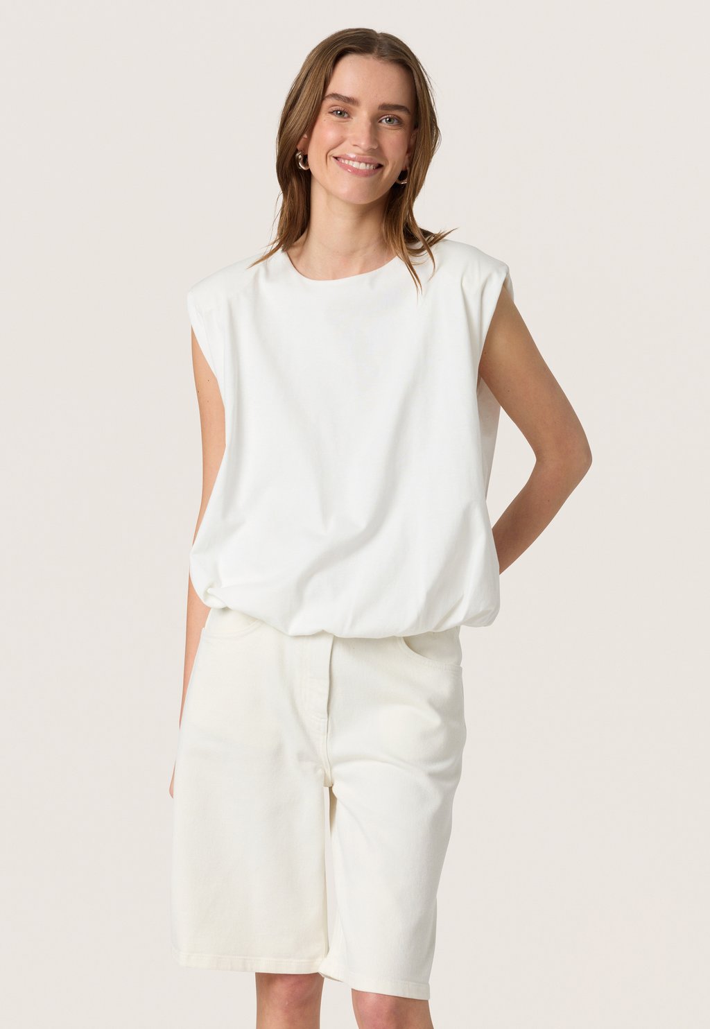 Базовая футболка Soaked in Luxury, белый
Базовая футболка Soaked in Luxury, белый