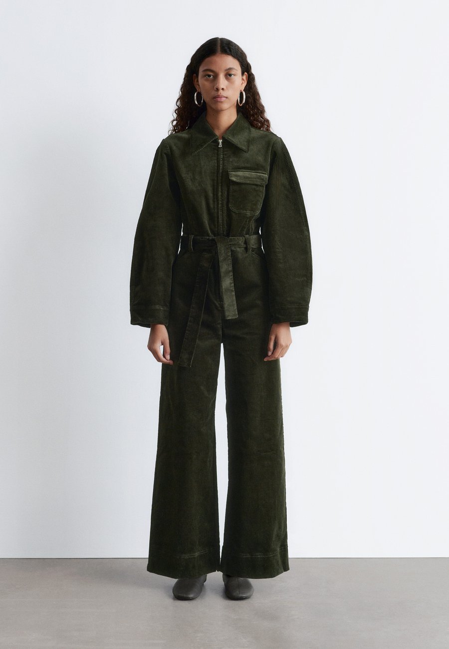 Комбинезон & other stories Jumpsuit, Dark Green
Комбинезон & other stories Jumpsuit, Dark Green