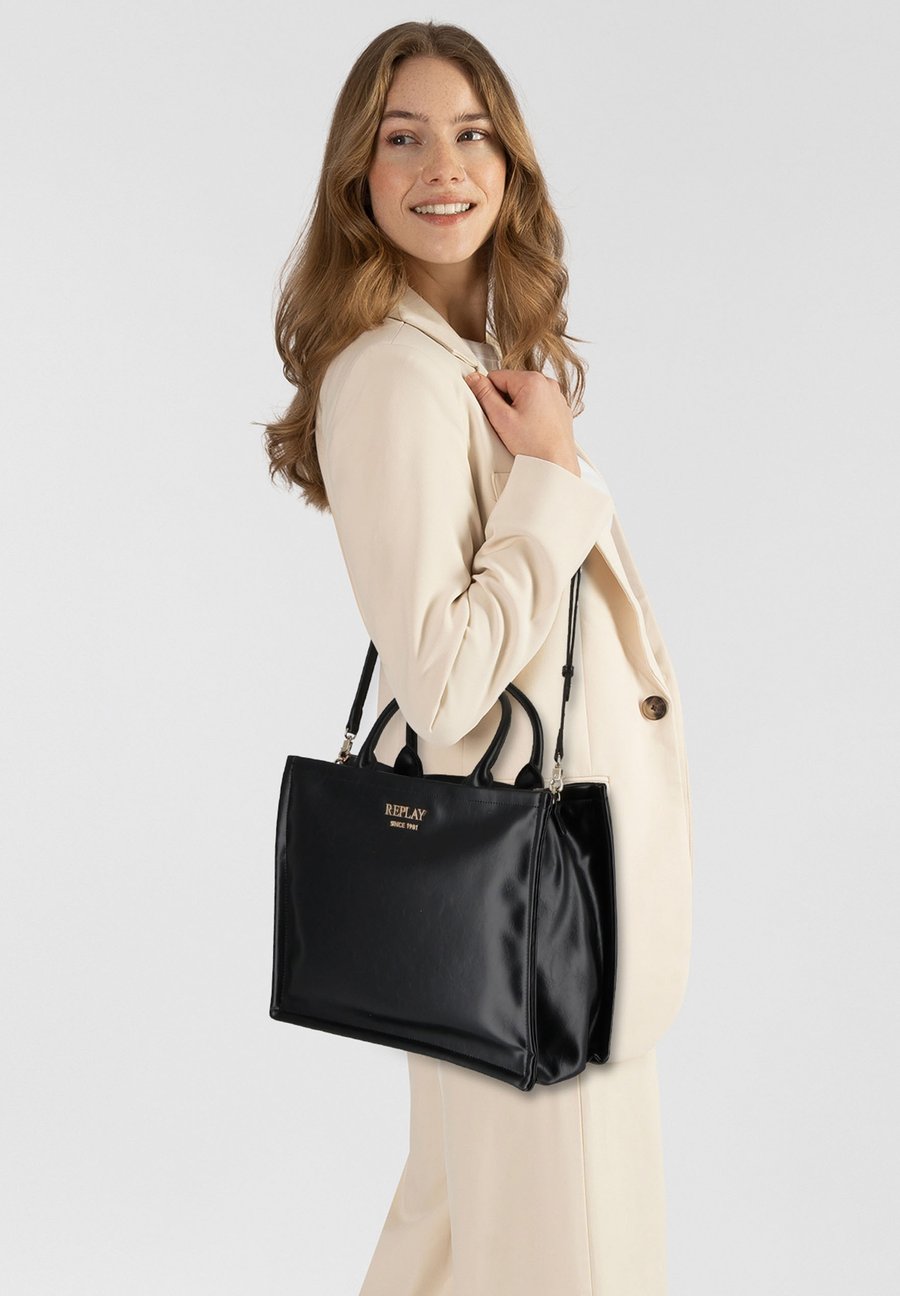 Сумка-шоппер Replay EMMA, Black
Сумка-шоппер Replay EMMA, Black