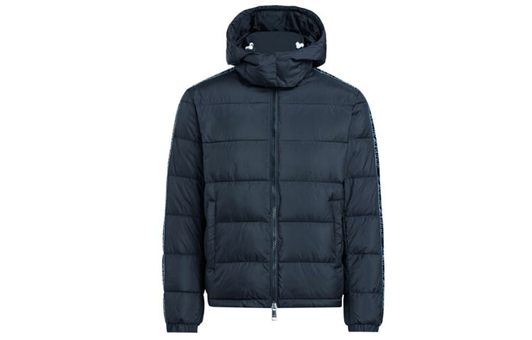 Стеганая куртка мужская темно-синяя Armani Exchange, темно-синий
Стеганая куртка мужская темно-синяя Armani Exchange, темно-синий