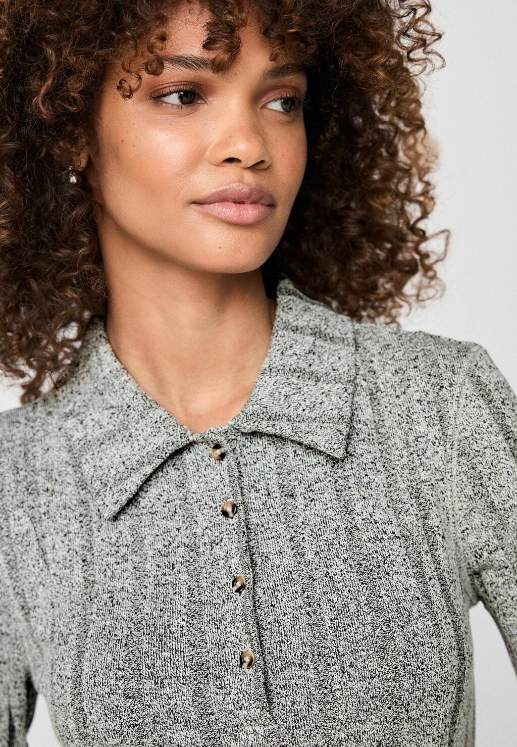 Платье-рубашка COLLARED LONG SLEEVE MINI REGULAR FIT Next, серый
Платье-рубашка COLLARED LONG SLEEVE MINI REGULAR FIT Next, серый