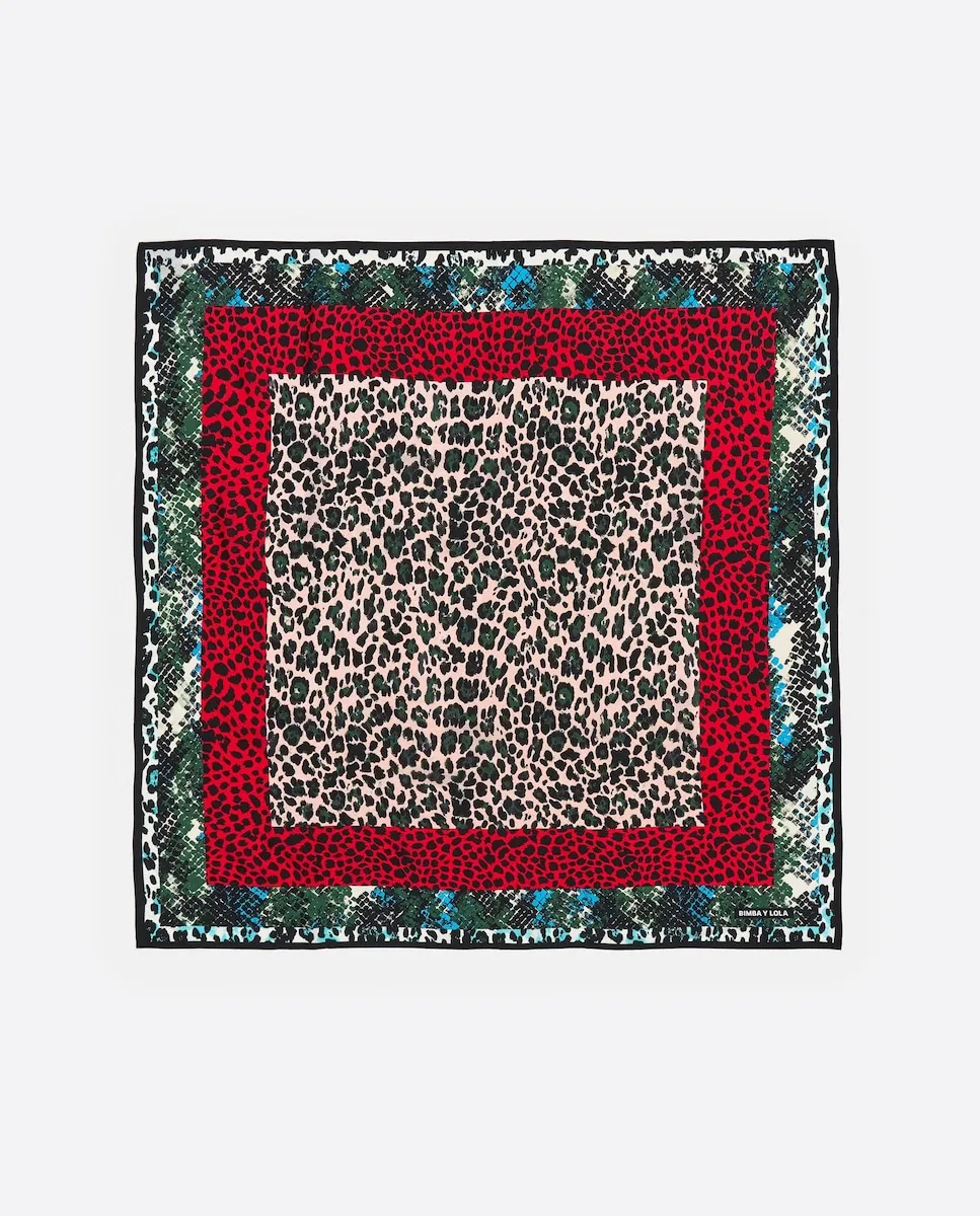 Женский платок с животными принтами Marcos Bimba y Lola, красный
Женский платок с животными принтами Marcos Bimba y Lola, красный