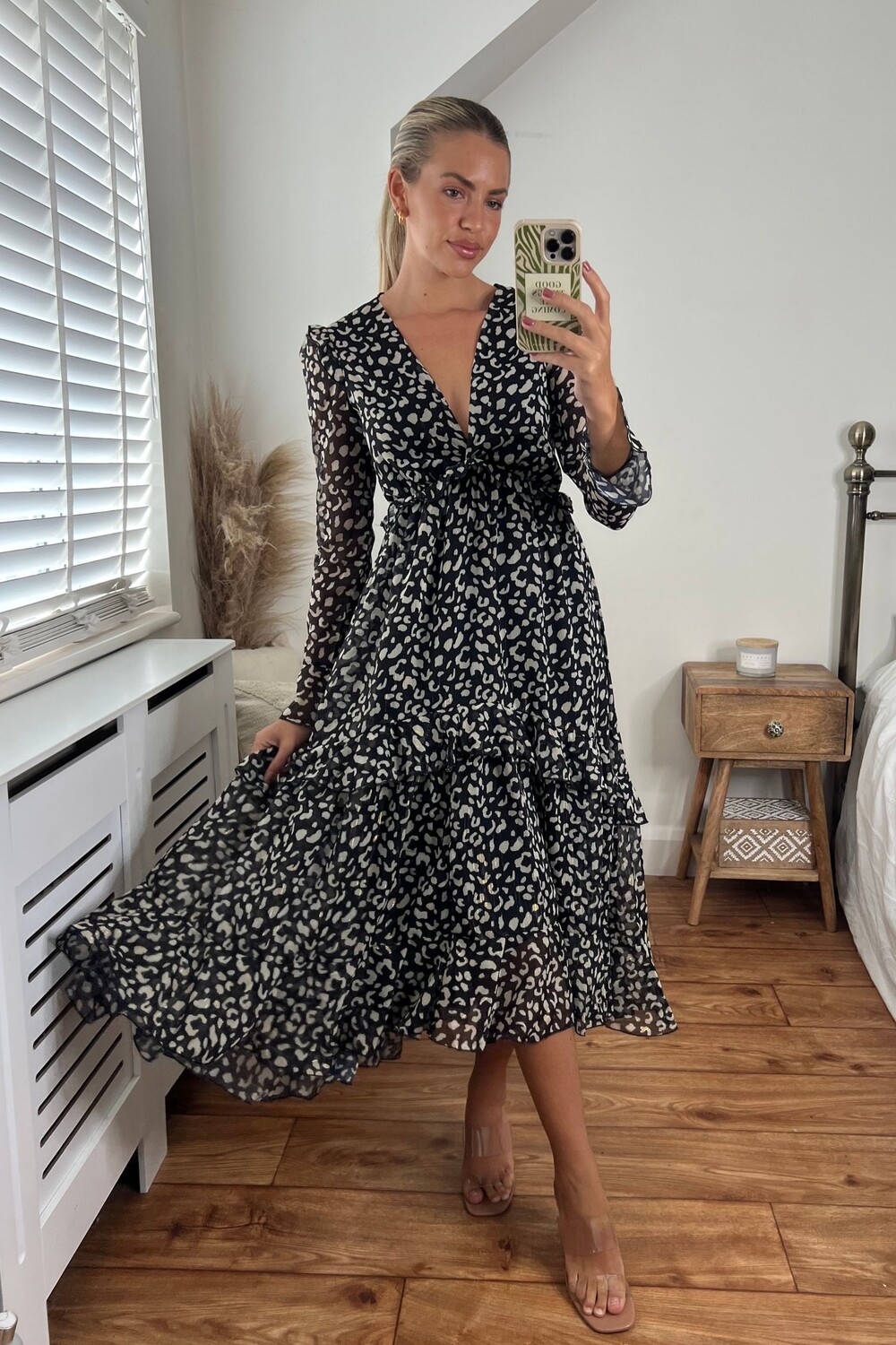 Платье Birdie с рюшами и завязкой сзади Style Cheat, черный
Платье Birdie с рюшами и завязкой сзади Style Cheat, черный