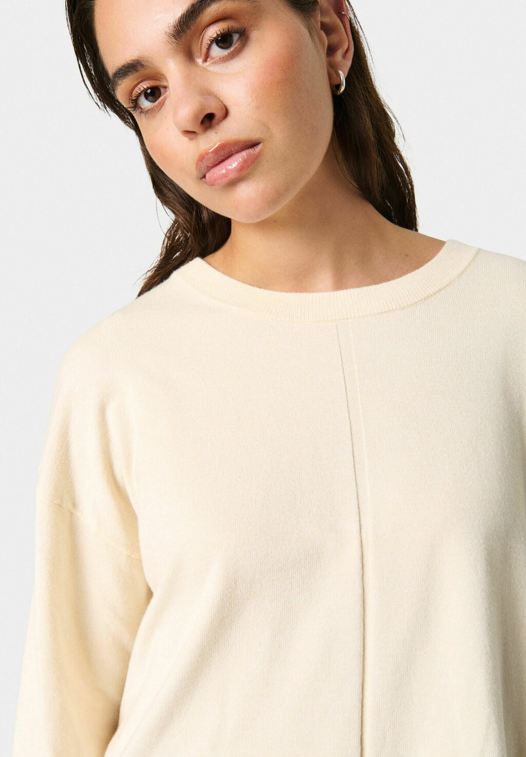 Джемпер BOXY CREW NECK Soaked in Luxury, кремовый
Джемпер BOXY CREW NECK Soaked in Luxury, кремовый