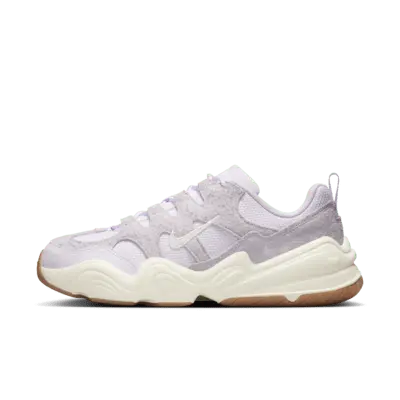 Кроссовки Nike Tech Hera, цвет Barely Grape/Pale Ivory/Gum Light Brown/White
Кроссовки Nike Tech Hera, цвет Barely Grape/Pale Ivory/Gum Light Brown/White