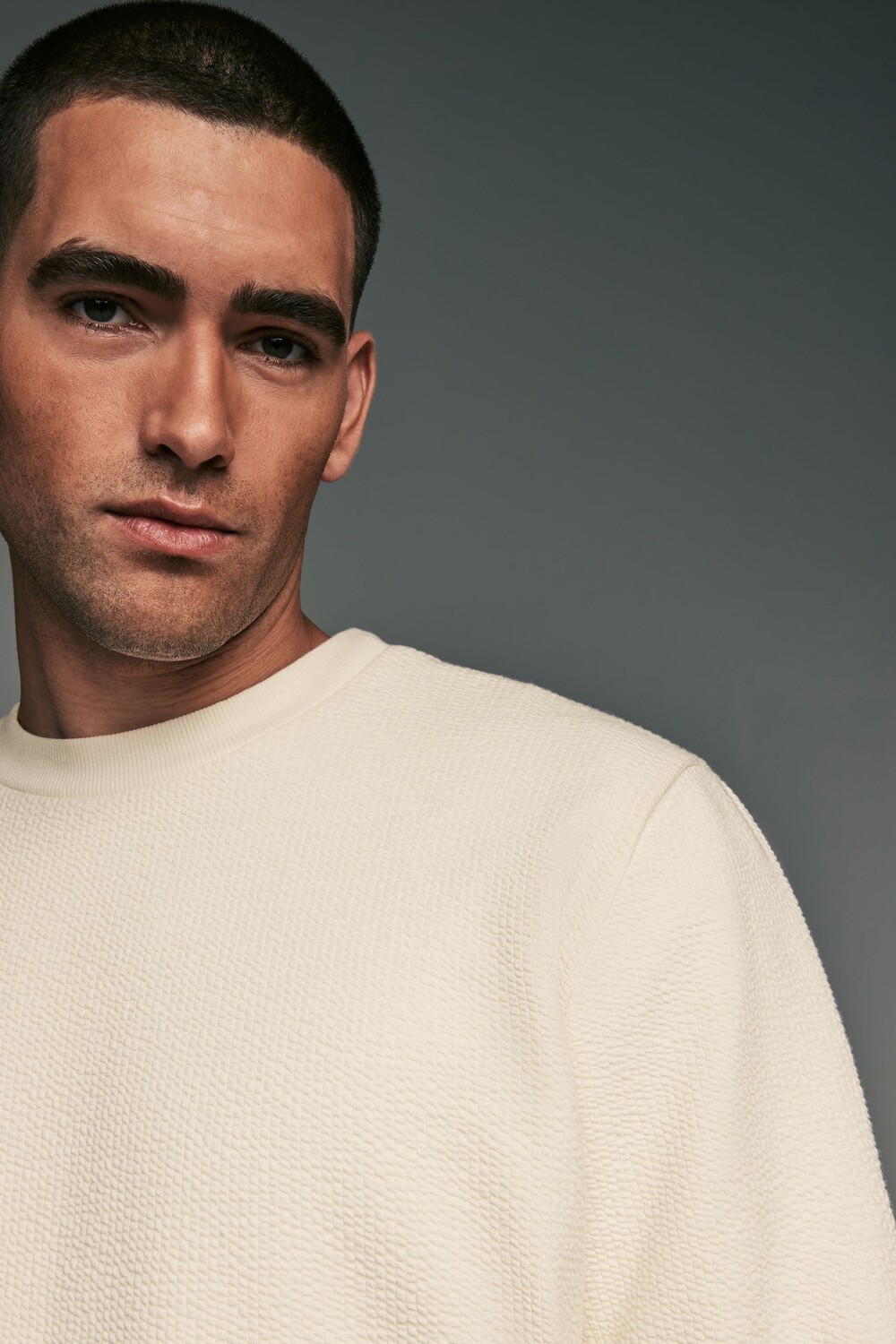 Толстовка с капюшоном из легкой текстурированной ткани сирсакер Next, экрю
Толстовка с капюшоном из легкой текстурированной ткани сирсакер Next, экрю