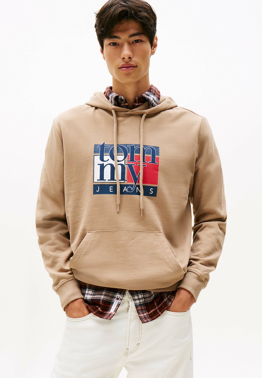 Толстовка Tommy Jeans REG FLAG, Coastal Taupe/Light Brown
Толстовка Tommy Jeans REG FLAG, Coastal Taupe/Light Brown