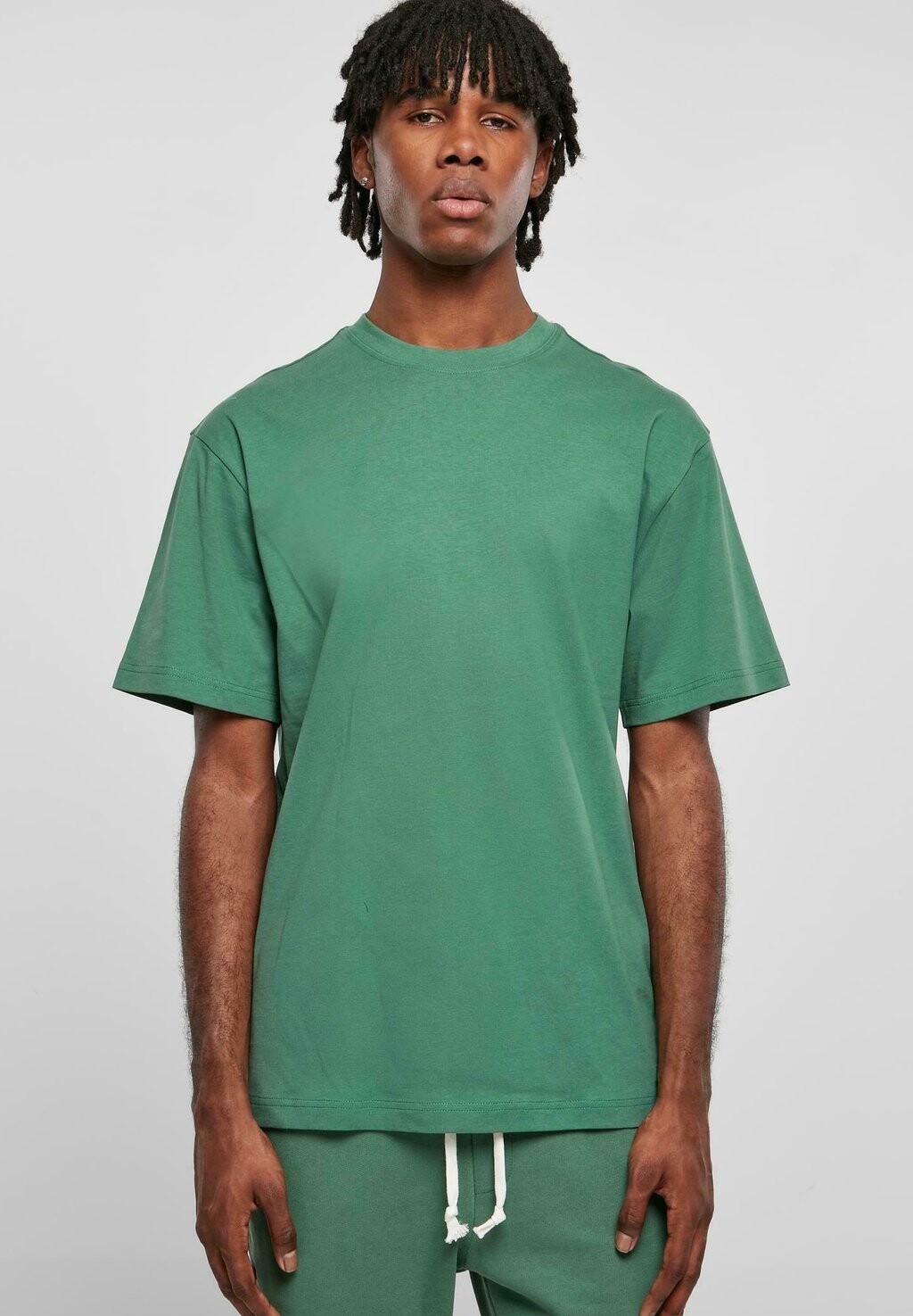 Футболка базовая TALL Urban Classics, цвет leaf
Футболка базовая TALL Urban Classics, цвет leaf
