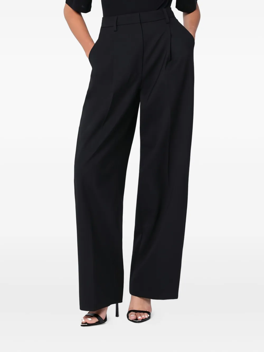 Плиссированные брюки Thelatest, черный
Плиссированные брюки Thelatest, черный