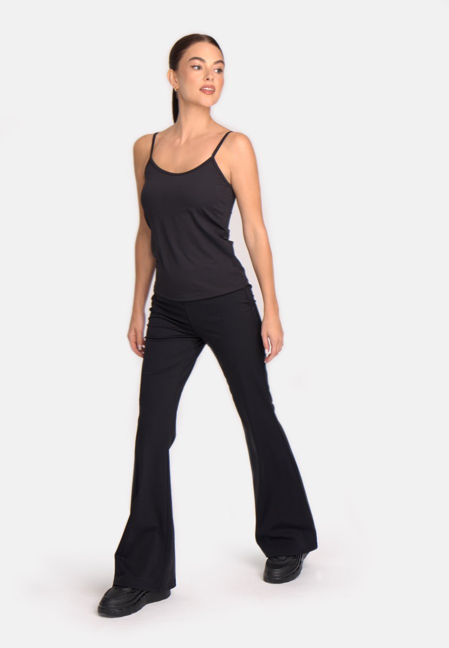 Топ Cardio Bunny PILATES BUILT-IN BRA, Black
Топ Cardio Bunny PILATES BUILT-IN BRA, Black