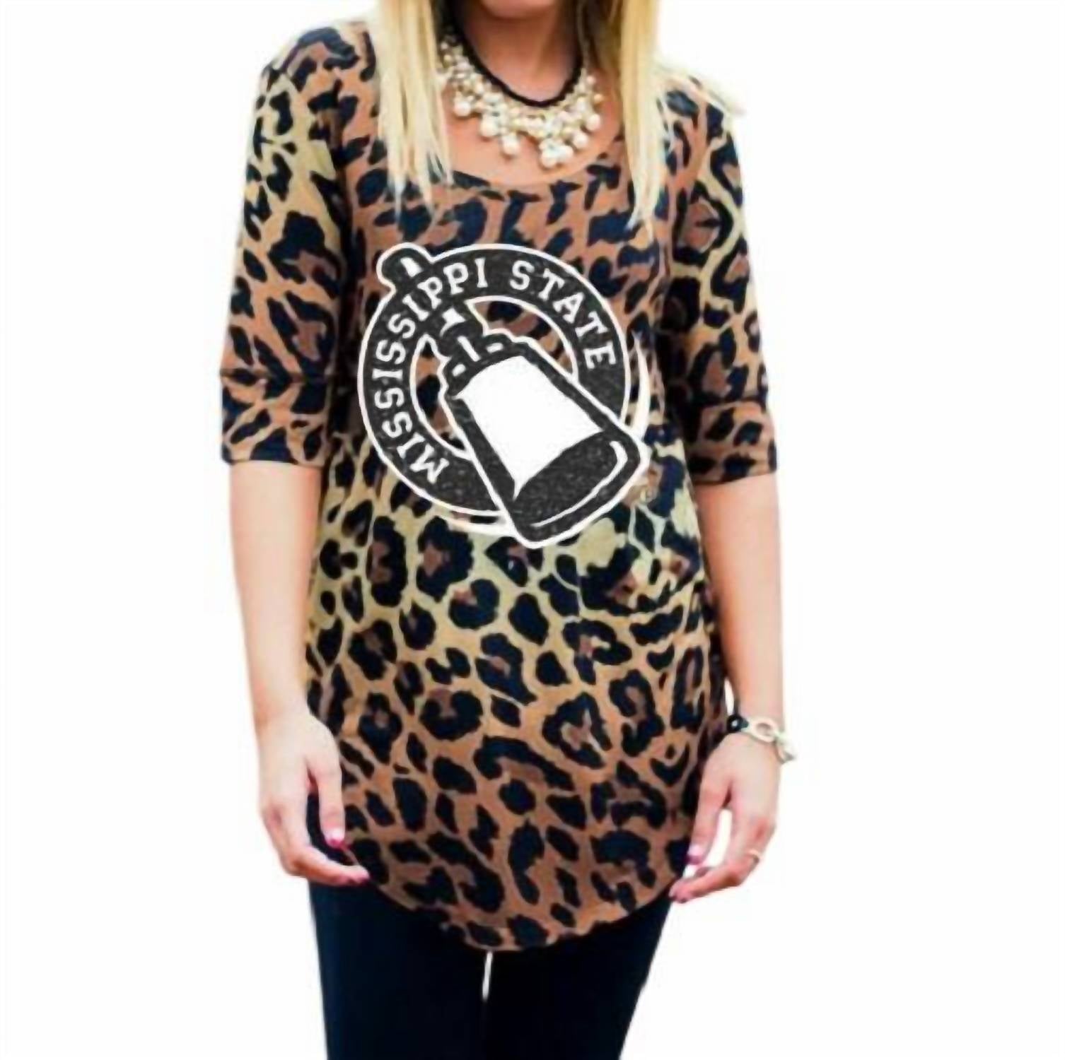 Туника с логотипом Университета штата Миссисипи в леопардовом цвете Gameday Couture
Туника с логотипом Университета штата Миссисипи в леопардовом цвете Gameday Couture