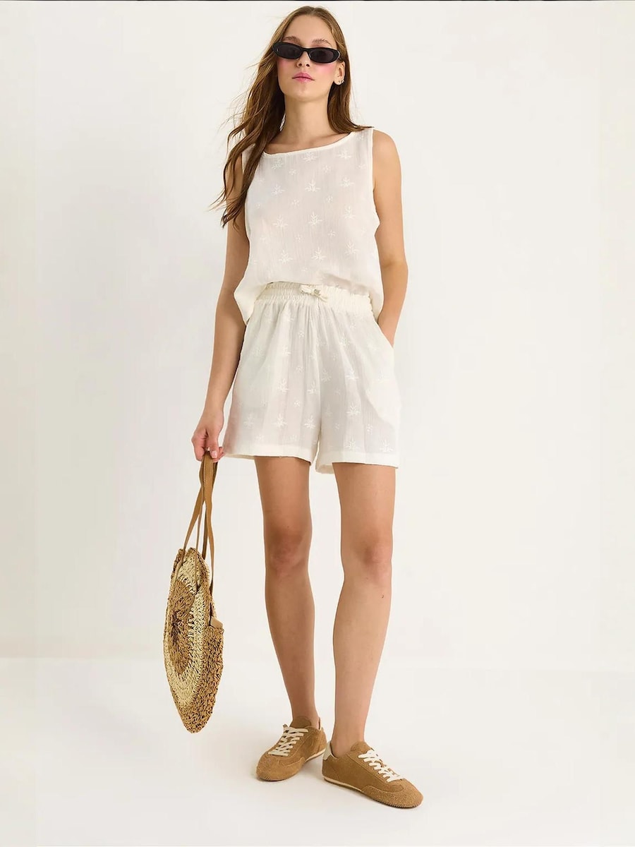 Брючный костюм Bianco Lucci, бежевый
Брючный костюм Bianco Lucci, бежевый