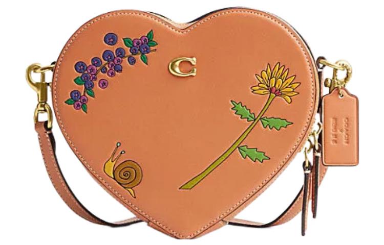 COACH Сердечко на поясной сумке
COACH Сердечко на поясной сумке