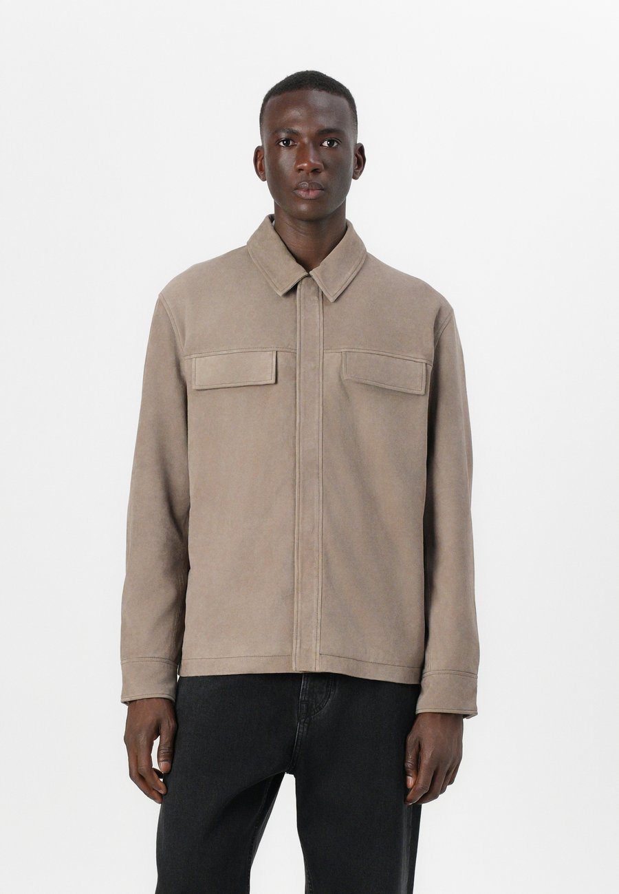 Куртка Calvin Klein SHIRT JACKET, Morel/Light Brown
Куртка Calvin Klein SHIRT JACKET, Morel/Light Brown