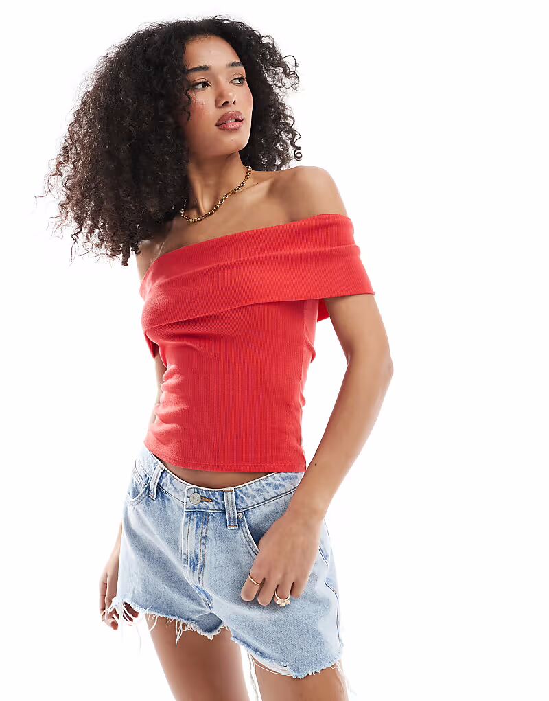 Топ Hollister с открытыми плечами и короткими рукавами красного цвета
Топ Hollister с открытыми плечами и короткими рукавами красного цвета