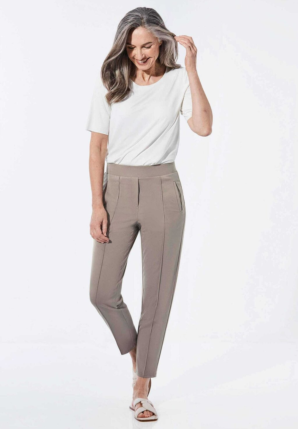 Брюки LOUISA HÖCHSTBEQUEME MIT BESTEM SITZ GOLDNER, серо-коричневый
Брюки LOUISA HÖCHSTBEQUEME MIT BESTEM SITZ GOLDNER, серо-коричневый