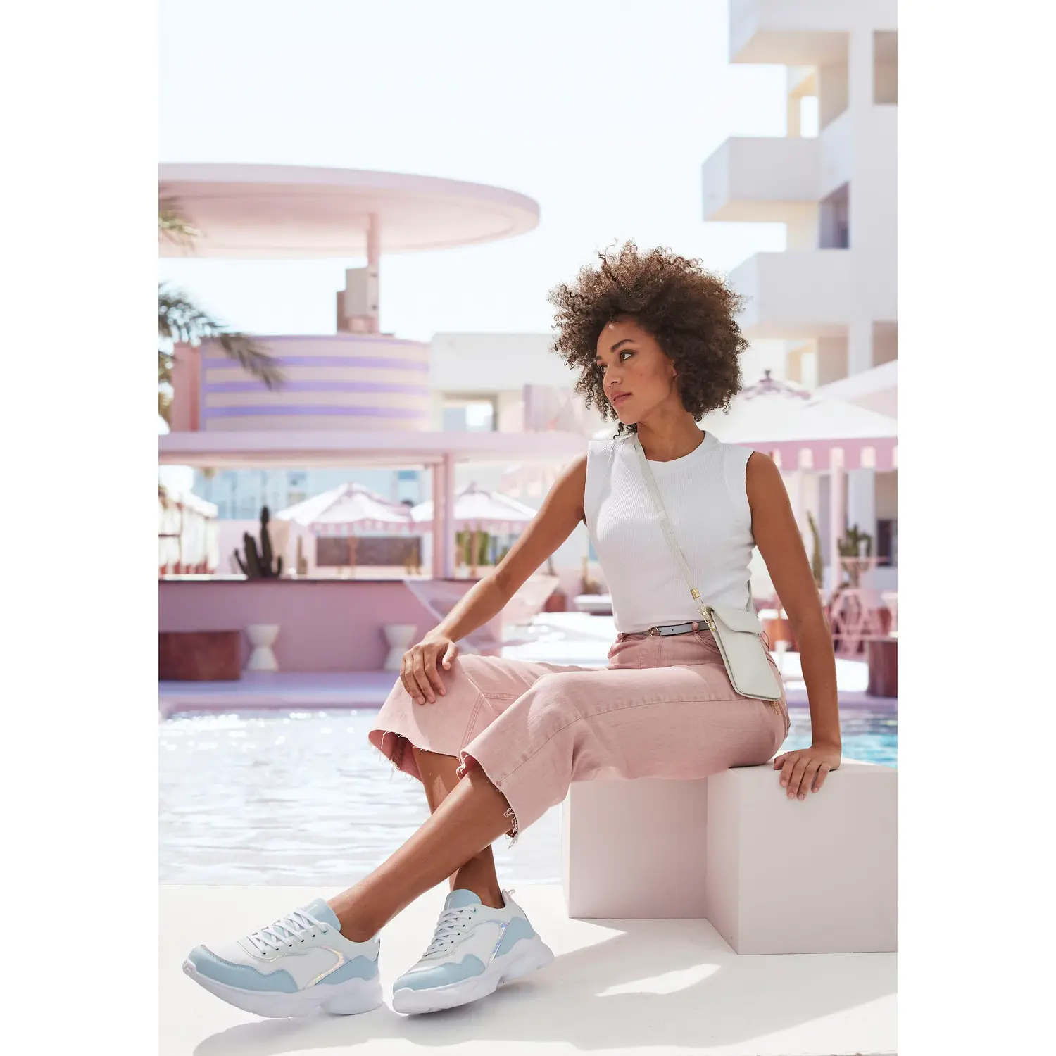 Сумка через плечо LASCANA, со смотровым окошком, мини-сумка, сумка для мобильного телефона, сумка через плечо, VEGAN, коричневый
Сумка через плечо LASCANA, со смотровым окошком, мини-сумка, сумка для мобильного телефона, сумка через плечо, VEGAN, коричневый