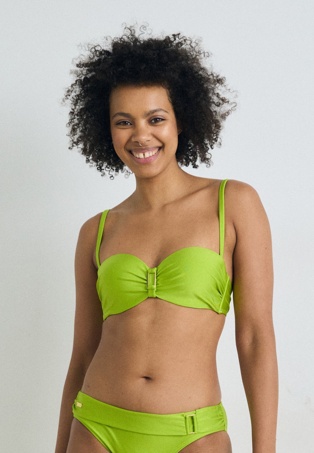 Верх бикини WIRE BANDEAU ARINA LASCANA, зеленый
Верх бикини WIRE BANDEAU ARINA LASCANA, зеленый