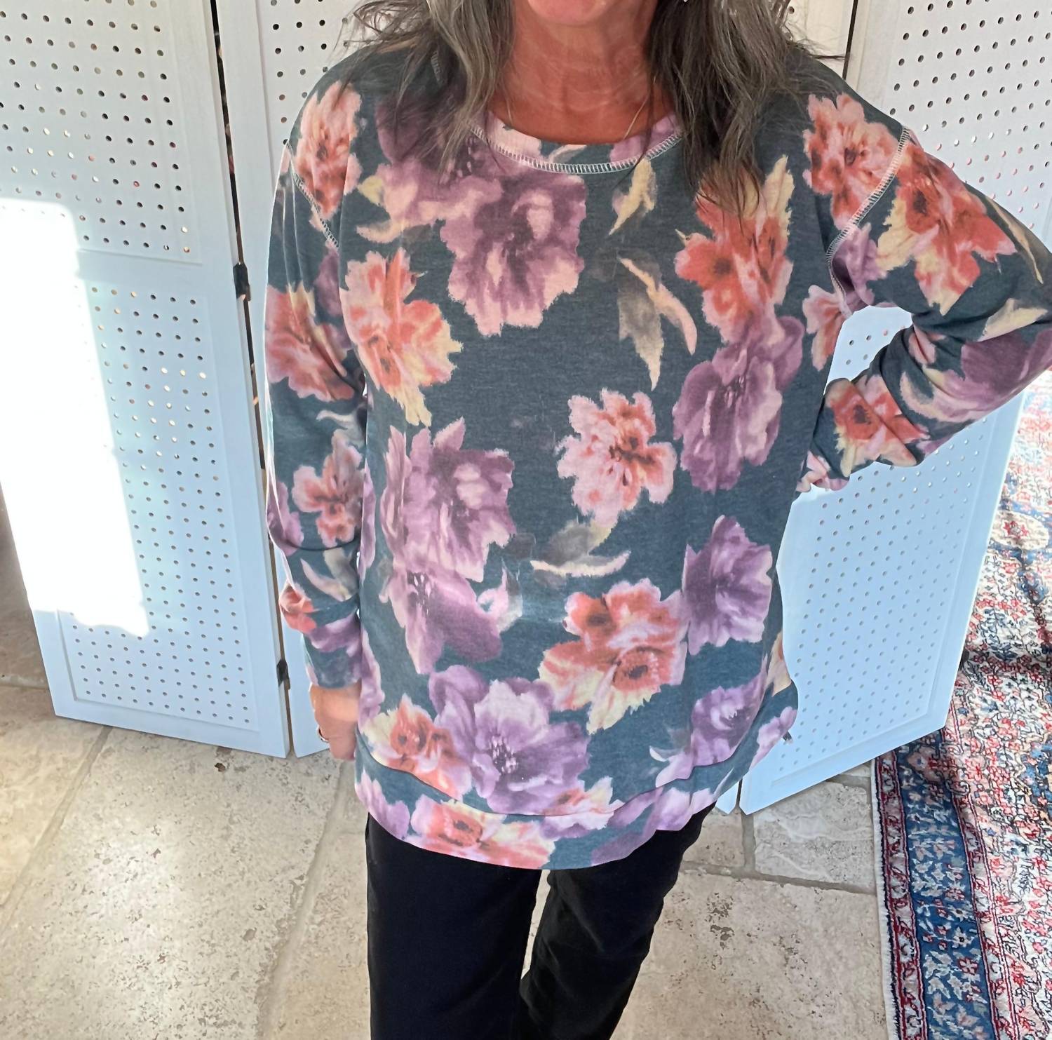 Топ с круглым вырезом Scattered Blooms Hi-Lo серого/мульти цвета Sew In Love
Топ с круглым вырезом Scattered Blooms Hi-Lo серого/мульти цвета Sew In Love