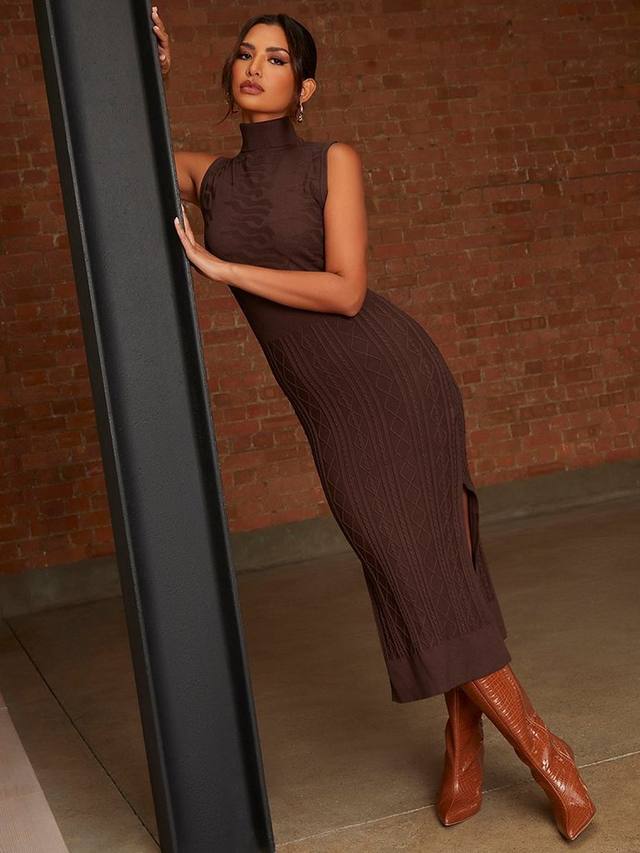 Миди-платье с рулонным вырезом из кабельного трикотажа Chi Chi London, коричневый
Миди-платье с рулонным вырезом из кабельного трикотажа Chi Chi London, коричневый