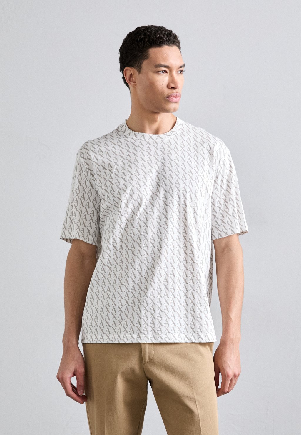 Футболка с принтом Armani Exchange, слоновая кость
Футболка с принтом Armani Exchange, слоновая кость