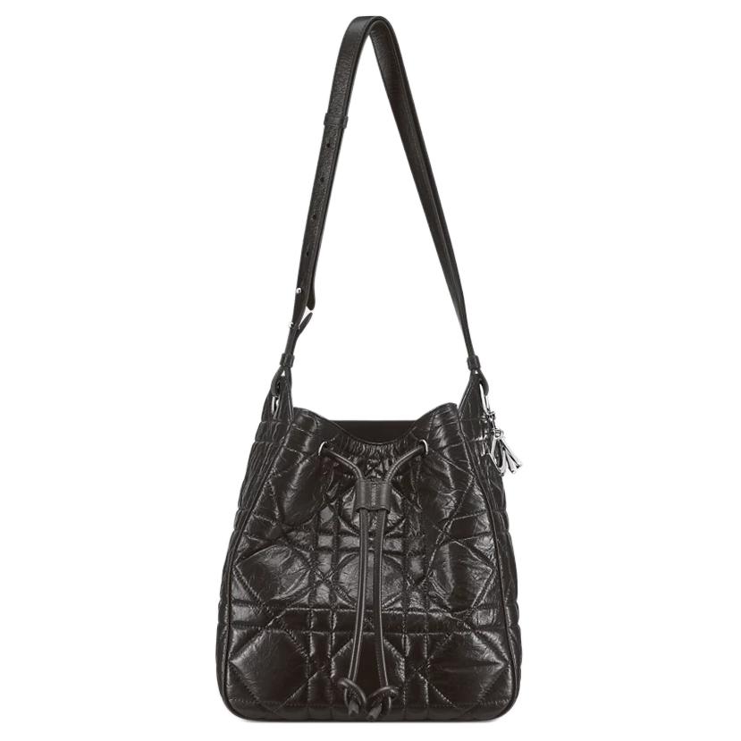 DIOR Черная кожаная сумка-ведро на плечо для женщин среднего размера
DIOR Черная кожаная сумка-ведро на плечо для женщин среднего размера