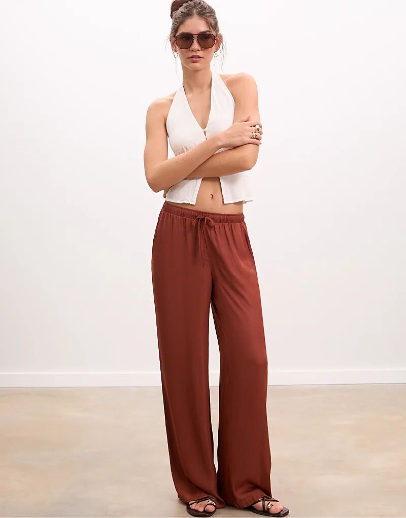 Брюки Stradivarius Flowing из атласа цвета рыжевато-коричневого цвета
Брюки Stradivarius Flowing из атласа цвета рыжевато-коричневого цвета