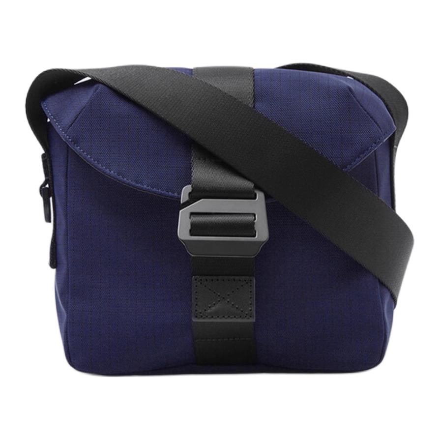 COS Полиамидная сумка через плечо мужская тёмно-синяя, Dark Blue
COS Полиамидная сумка через плечо мужская тёмно-синяя, Dark Blue