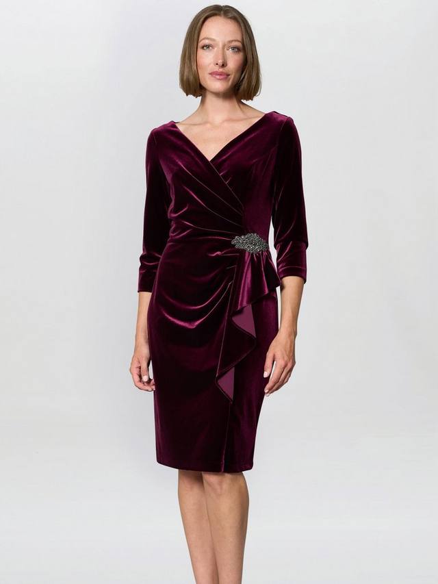 Платье-футляр миди с v-образным вырезом и рукавом три четверти Gina Bacconi
Платье-футляр миди с v-образным вырезом и рукавом три четверти Gina Bacconi