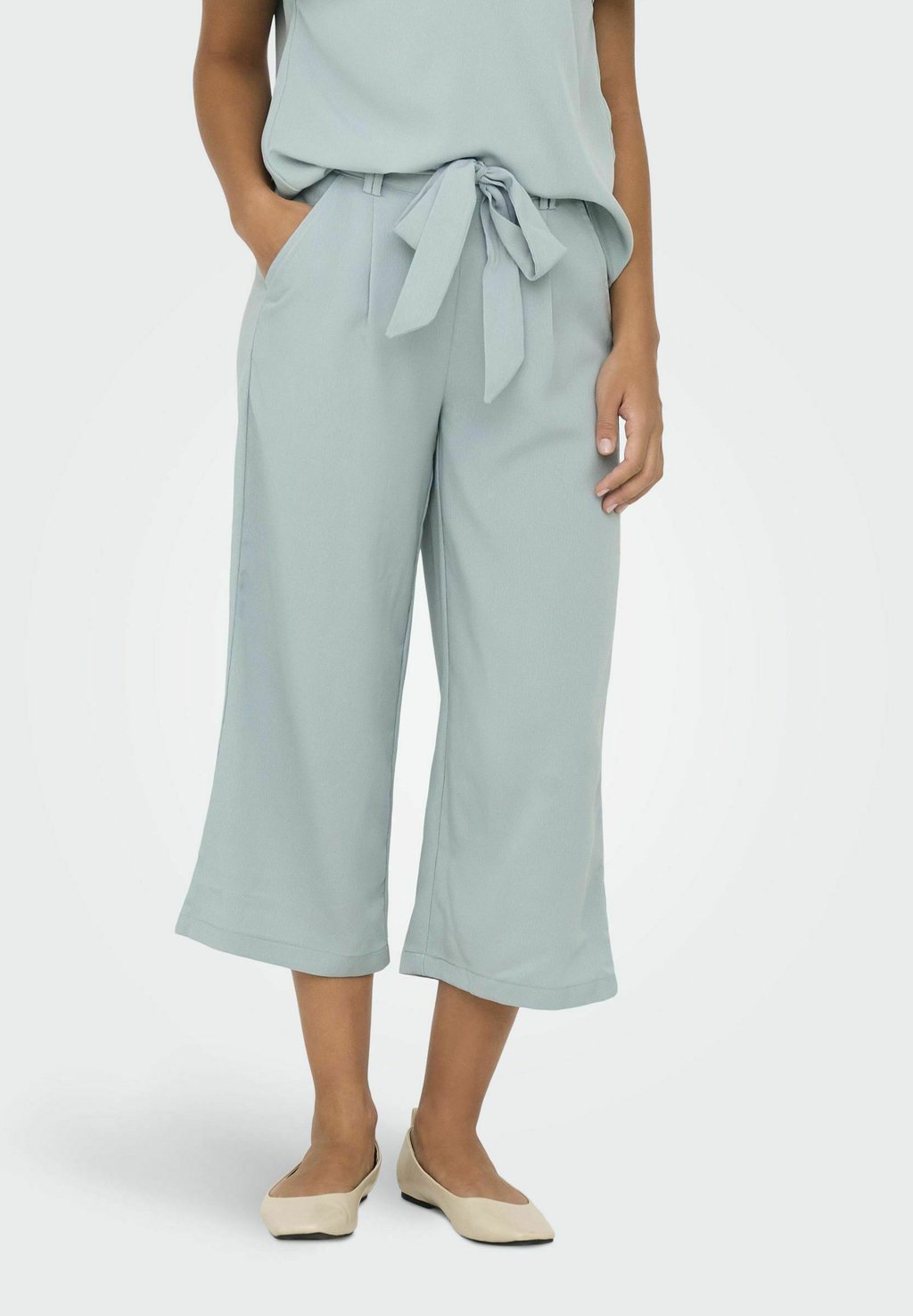 Шорты PALAZZO ONLY, светло-зеленый
Шорты PALAZZO ONLY, светло-зеленый