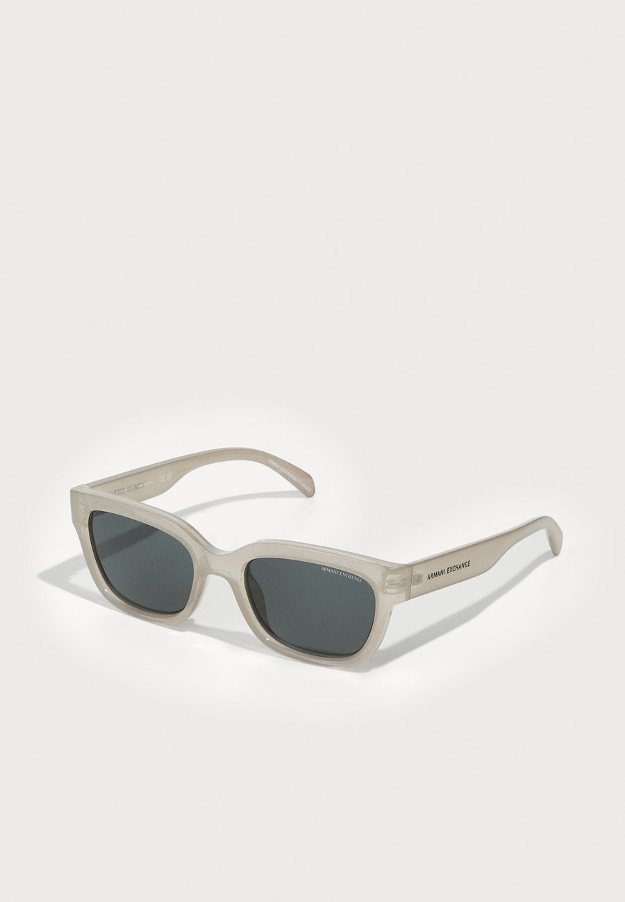 Солнцезащитные очки Armani Exchange Sunglasses, Shiny Opal/Light Grey/Light Grey
Солнцезащитные очки Armani Exchange Sunglasses, Shiny Opal/Light Grey/Light Grey