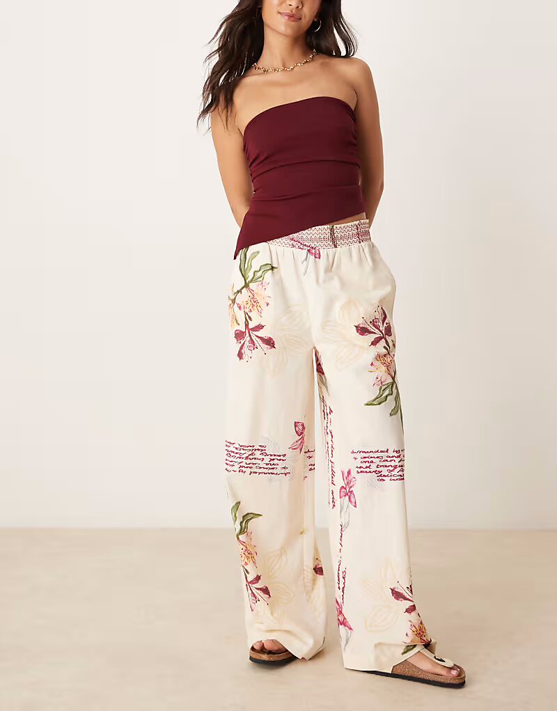 Широкие брюки ASOS DESIGN из льняной смеси с застежкой на талии, сборкой на талии и цветочным принтом
Широкие брюки ASOS DESIGN из льняной смеси с застежкой на талии, сборкой на талии и цветочным принтом