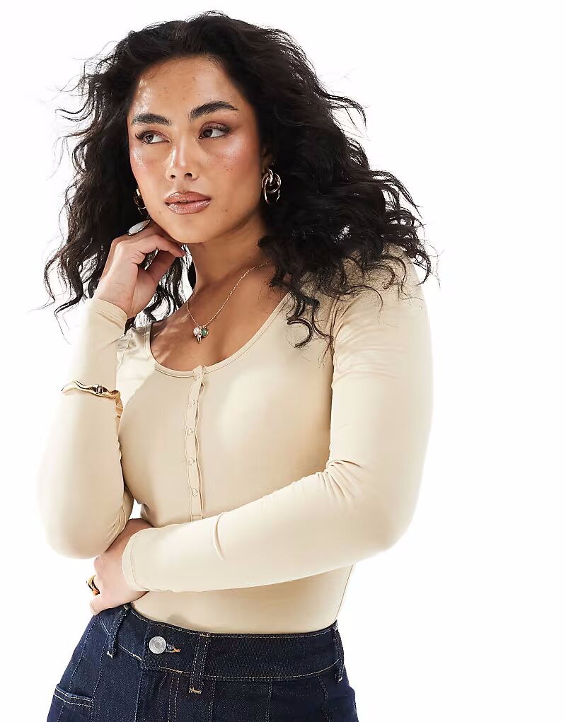 Боди Monki с длинными рукавами и пуговицами в цвете экрю
Боди Monki с длинными рукавами и пуговицами в цвете экрю