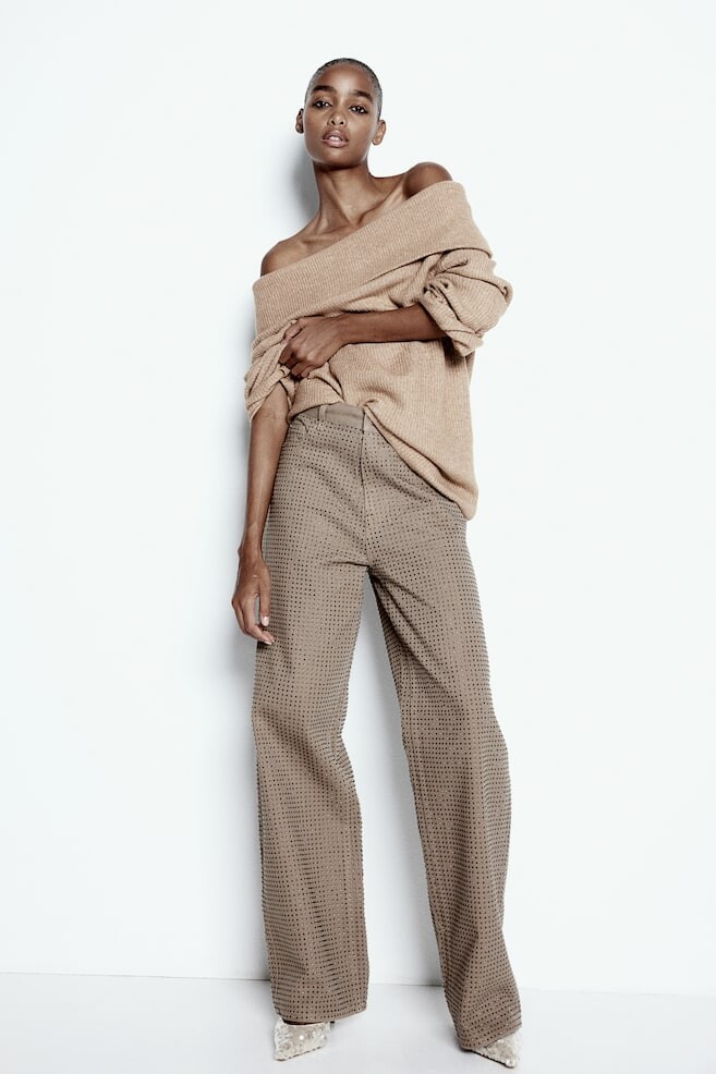 Свитер с открытыми плечами из ребристого трикотажа H&M, бежевый
Свитер с открытыми плечами из ребристого трикотажа H&M, бежевый