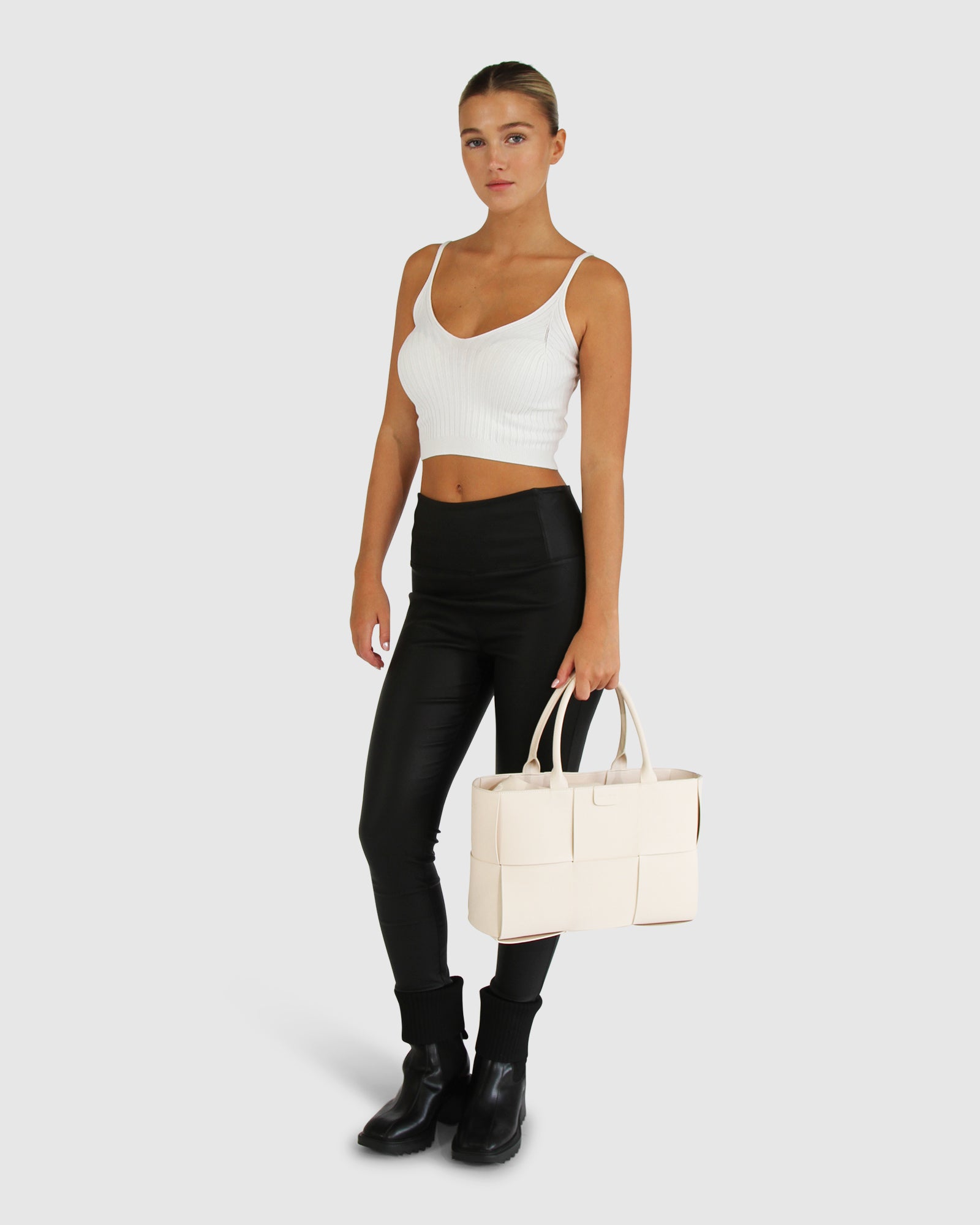 Все, что мне нужно, вязаный укороченный свитер Belle&Bloom, кремовый
Все, что мне нужно, вязаный укороченный свитер Belle&Bloom, кремовый