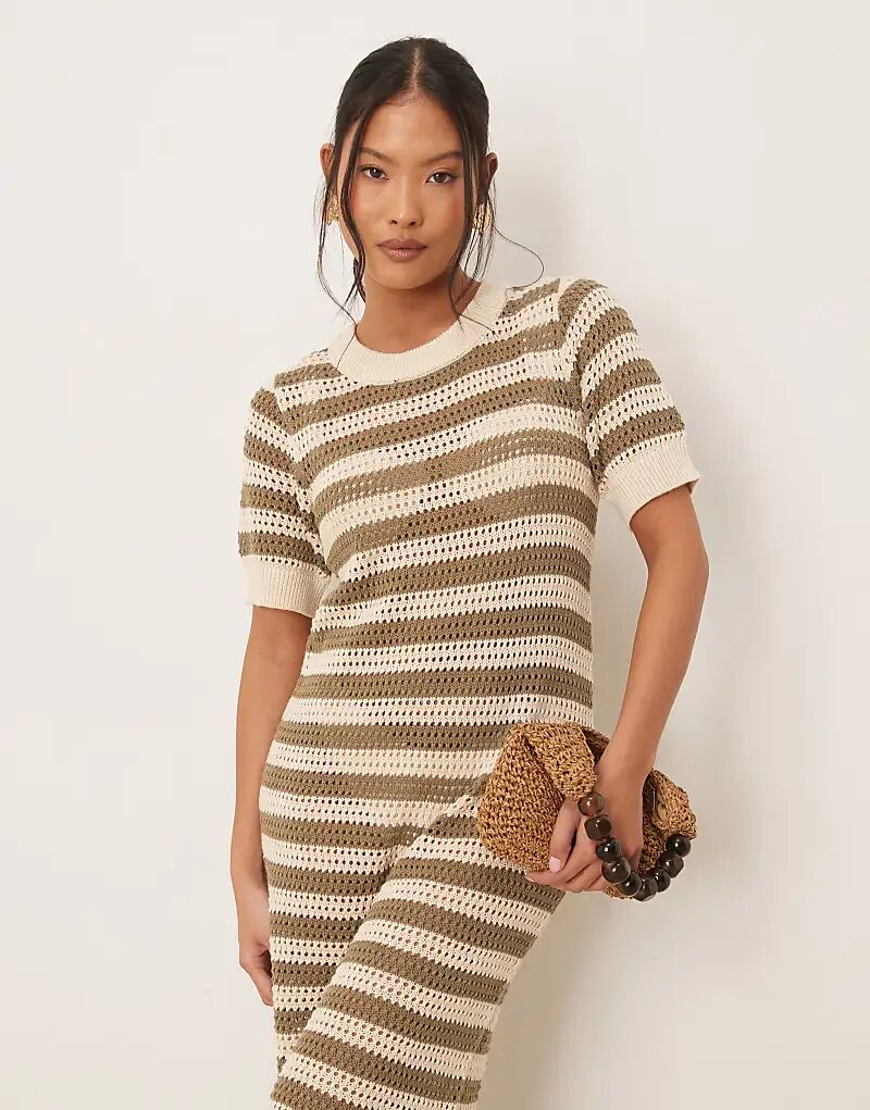 Платье миди JDY Petite, связанное крючком, в бежевую полоску
Платье миди JDY Petite, связанное крючком, в бежевую полоску